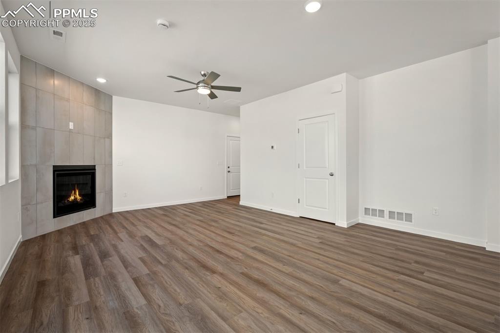 Image 9 of 32: Living Room