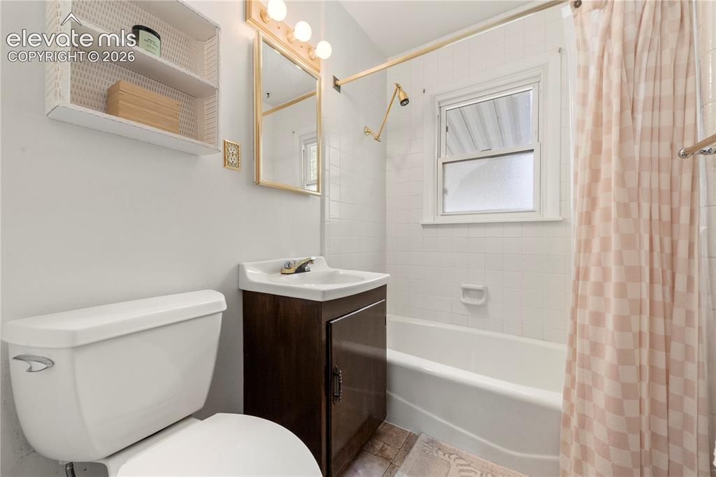 Image 19 of 49: Upstairs Bathroom