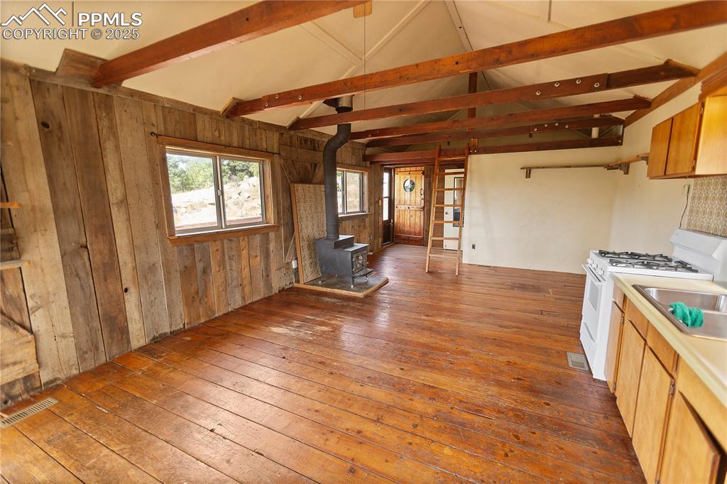 Image 20 of 23: Great Room