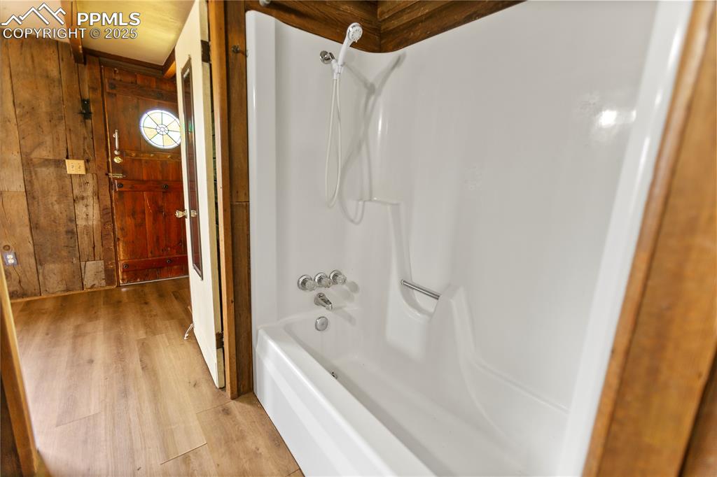 Image 9 of 23: Bathroom