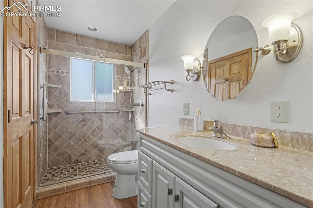 Image 13 of 35: Hall Bathroom which adjoins Master Bedroom