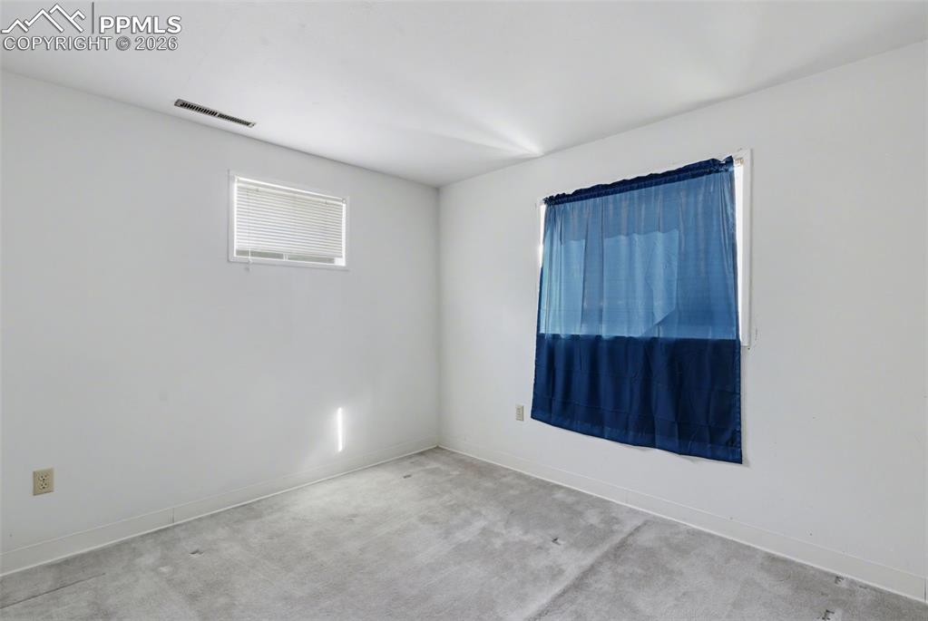 Image 20 of 35: Basement Bedroom #4