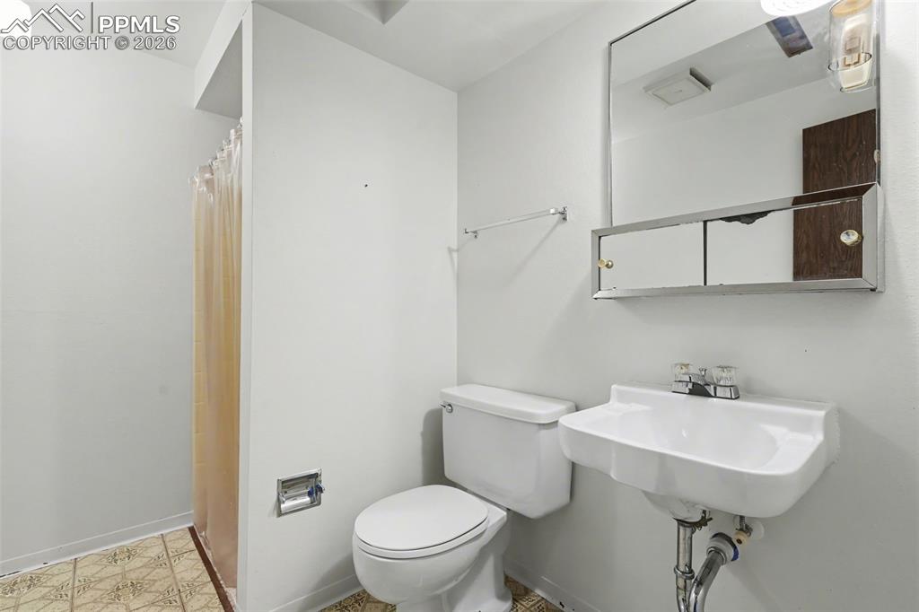 Image 21 of 35: Basement Bathroom