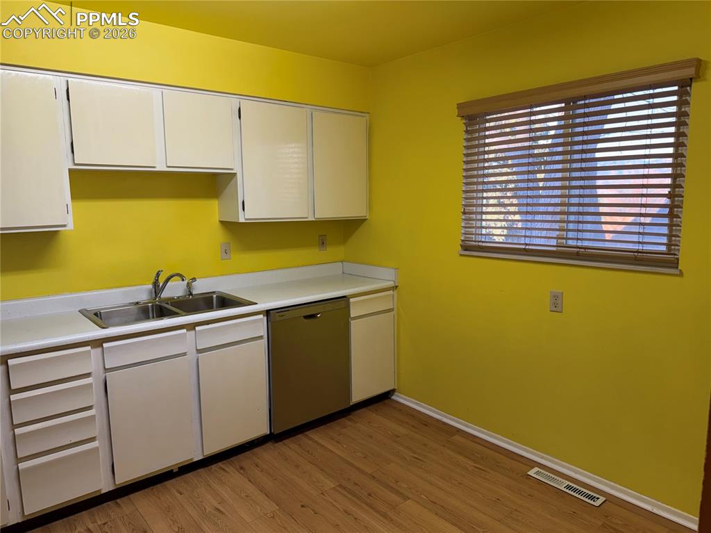 Image 8 of 35: Kitchen