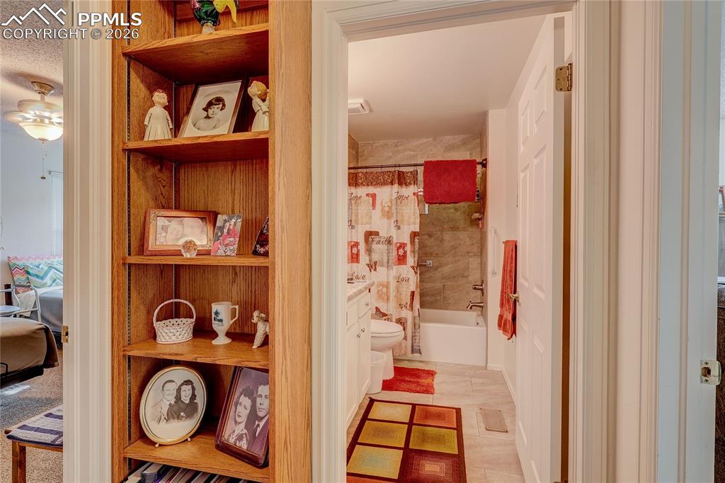 Image 13 of 30: Bathroom