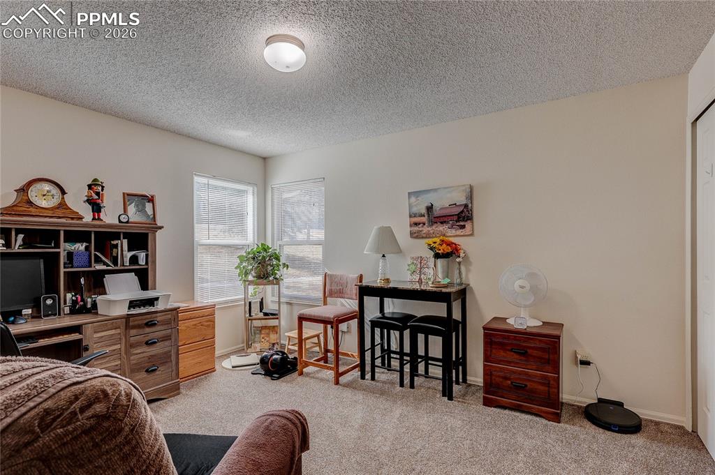 Image 16 of 30: Office