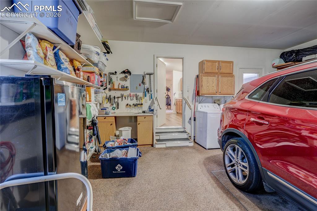 Image 23 of 30: Garage