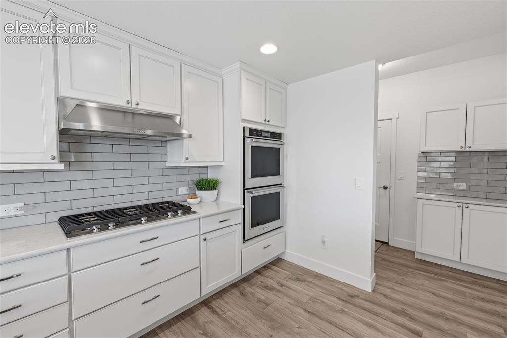 Image 14 of 50: Kitchen