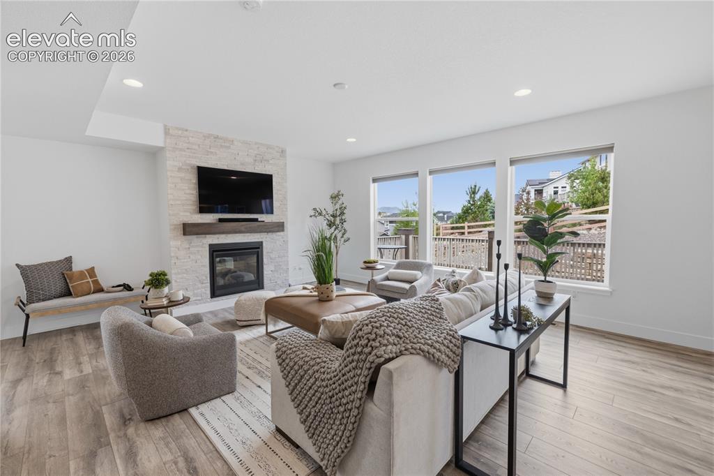 Image 9 of 50: Living Room
