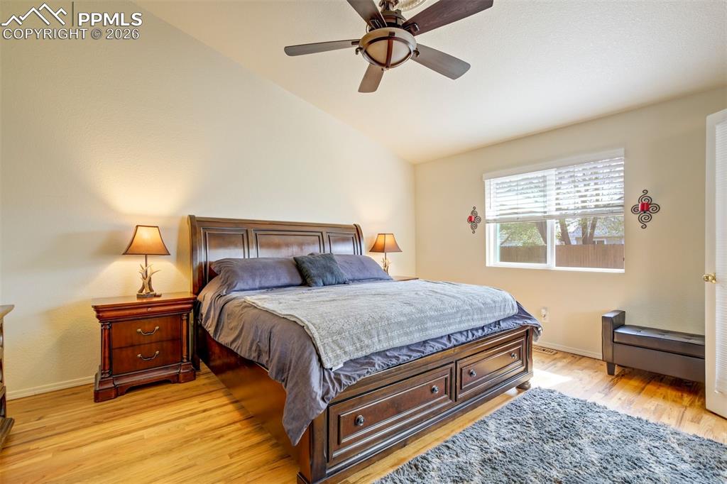 Image 22 of 50: Generous layout with large windows and plenty of wall space, offering flexi