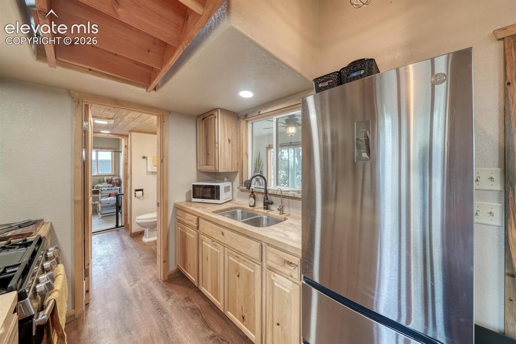 Image 11 of 35: Dining Room