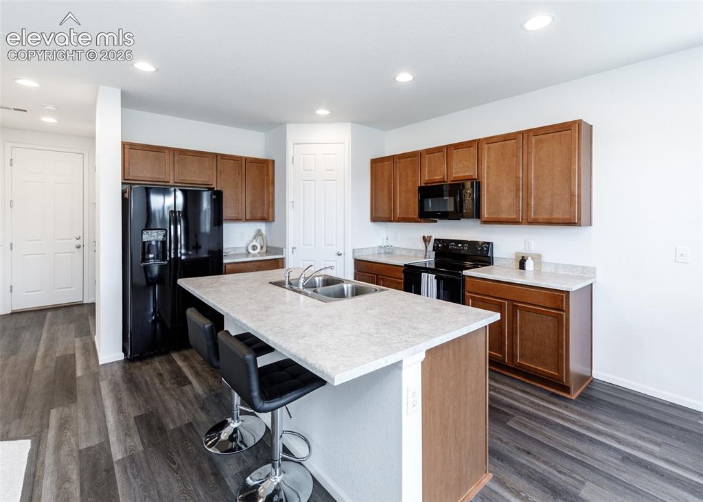 Image 12 of 40: Kitchen