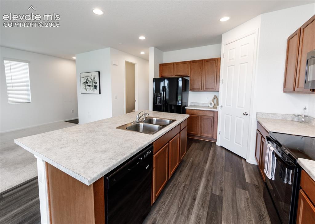 Image 13 of 40: Kitchen