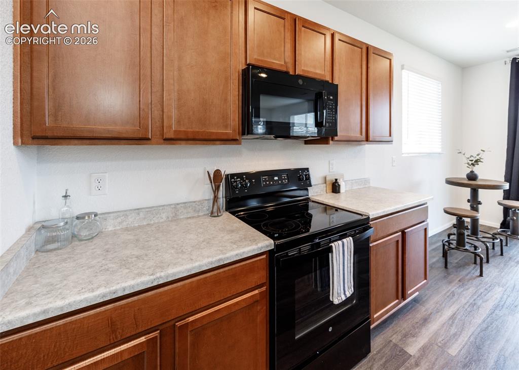Image 15 of 40: Kitchen