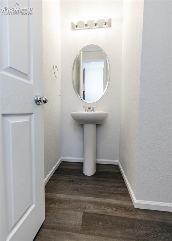 Image 18 of 40: Bathroom