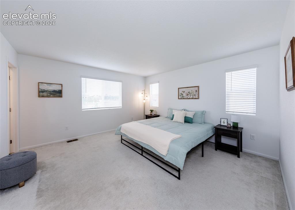 Image 19 of 40: Bedroom