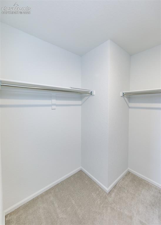 Image 25 of 40: Closet