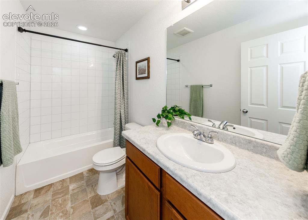 Image 29 of 40: Bathroom
