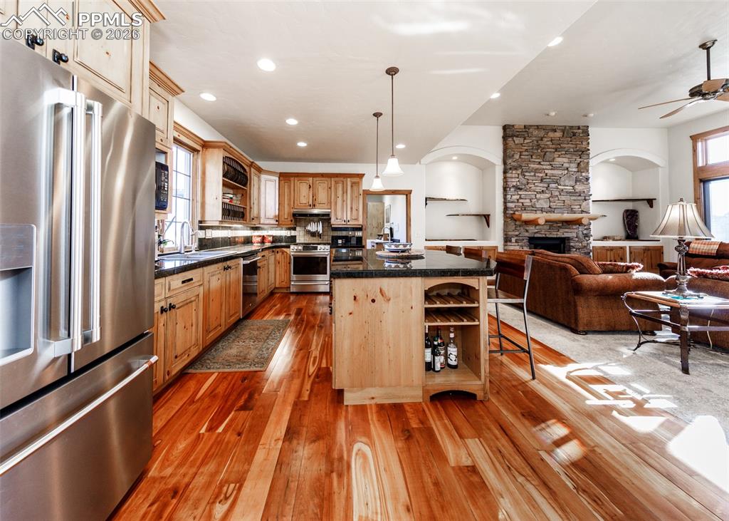 Image 10 of 49: Kitchen