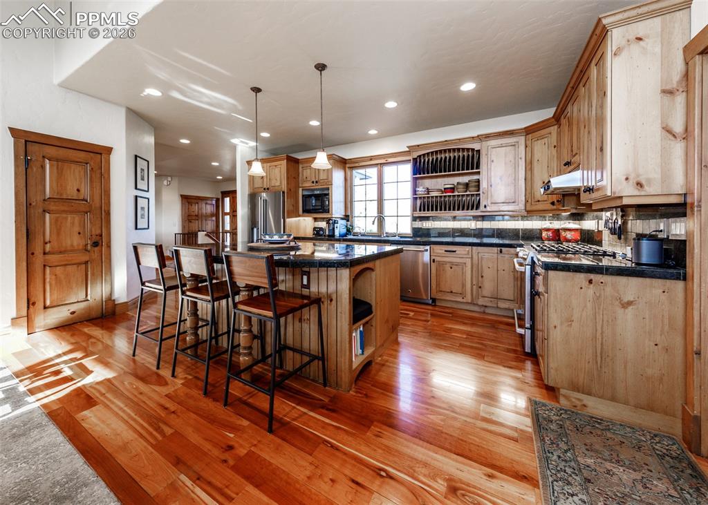 Image 11 of 49: Kitchen