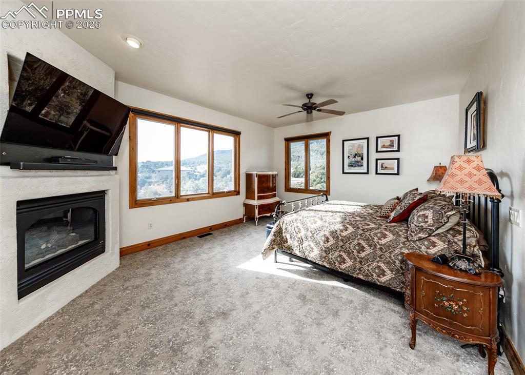 Image 17 of 49: Bedroom