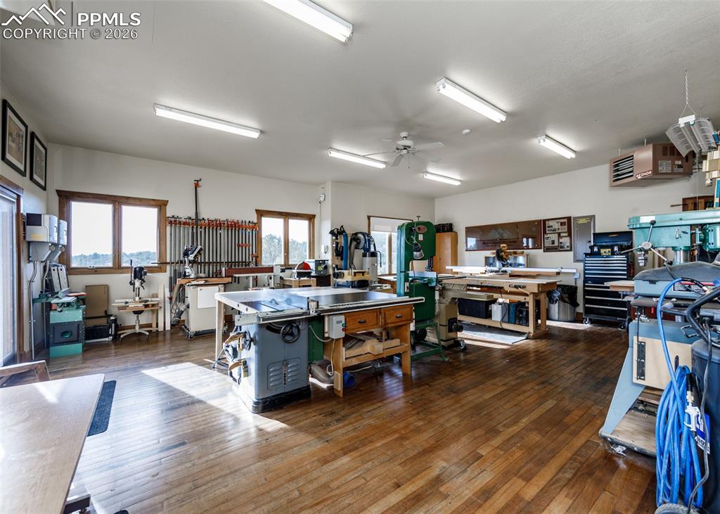 Image 36 of 49: Workshop