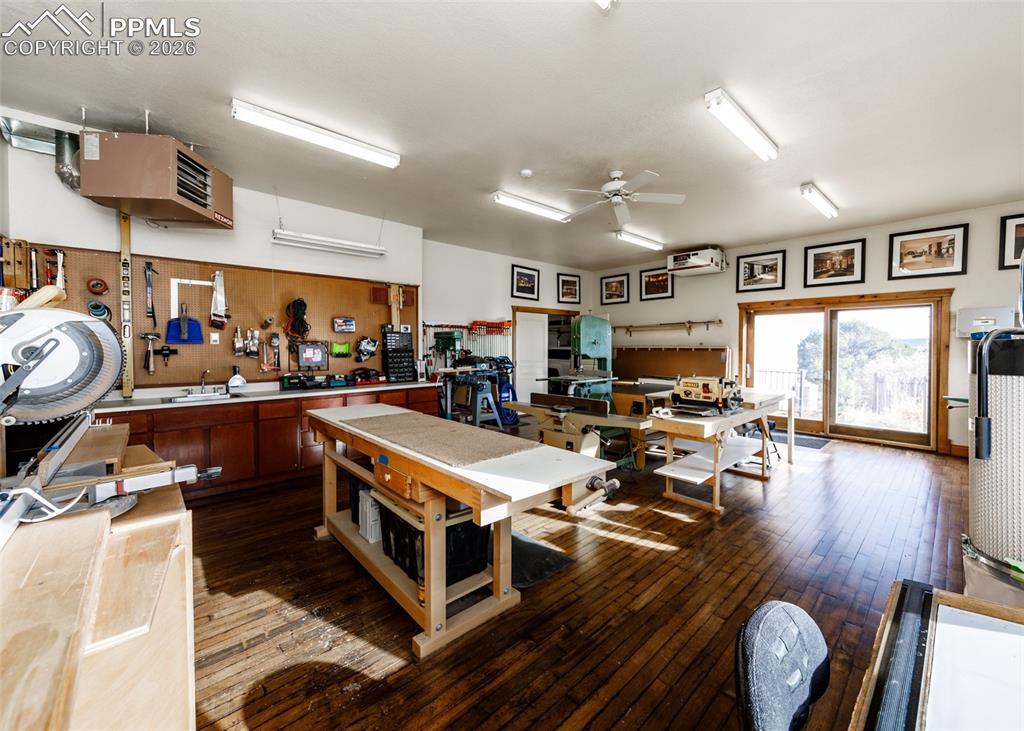 Image 37 of 49: Workshop