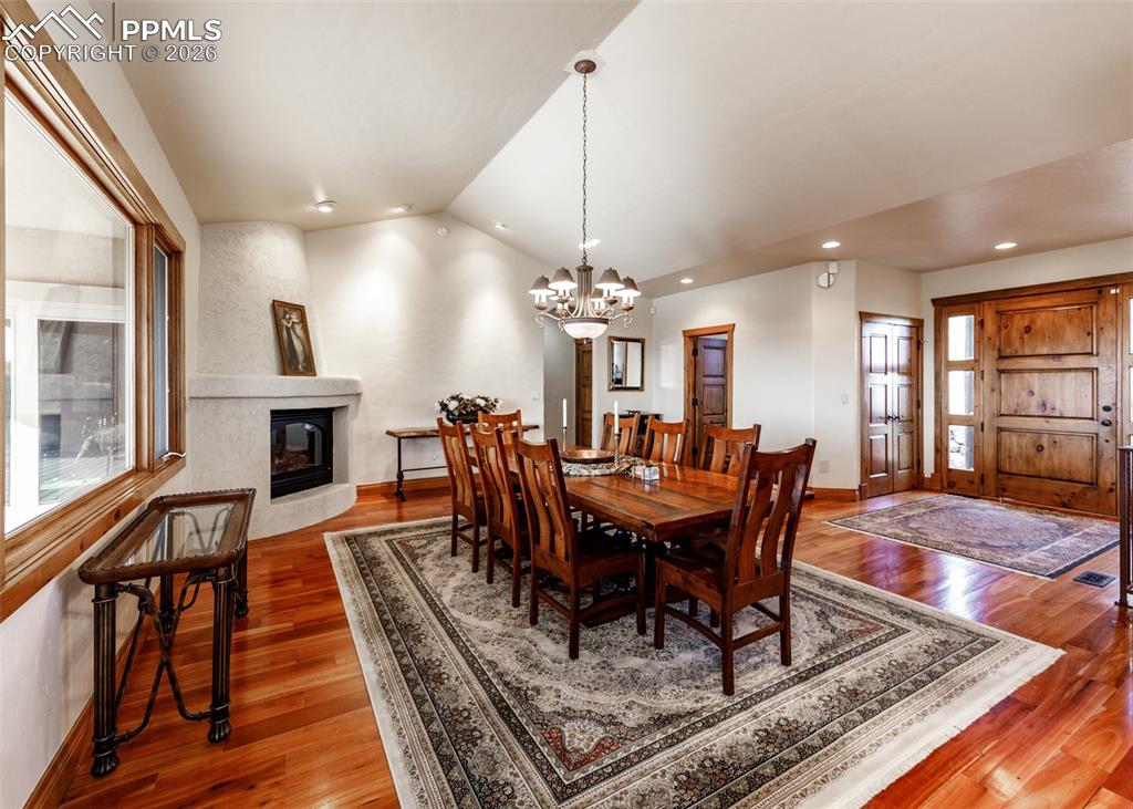 Image 7 of 49: Dining Area