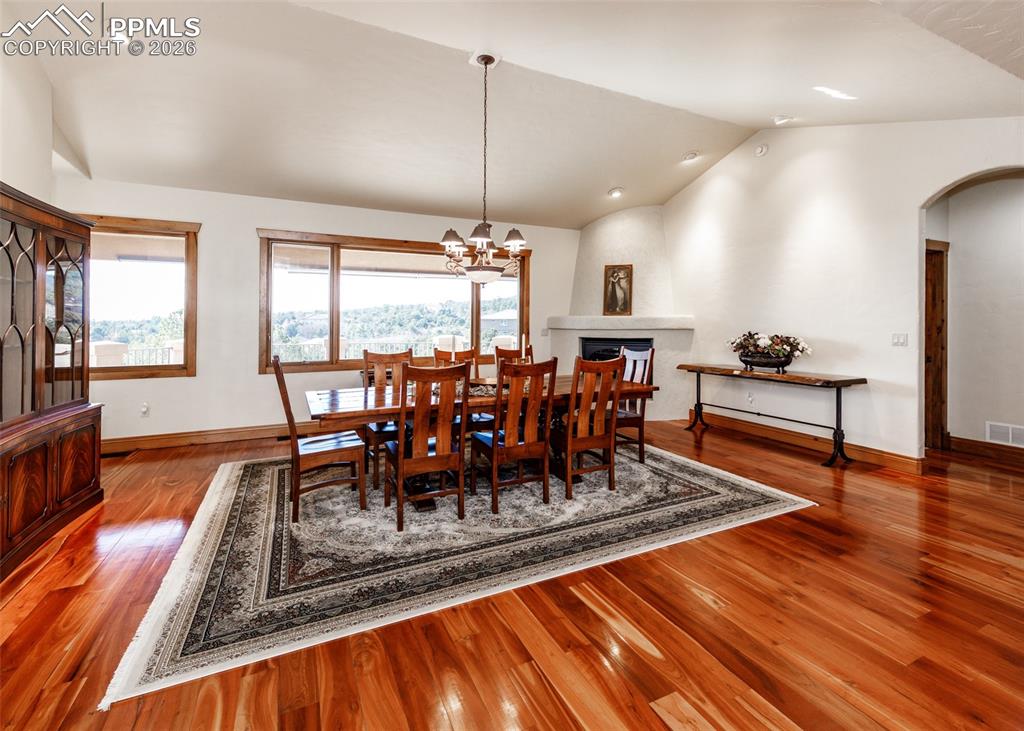 Image 8 of 49: Dining Area