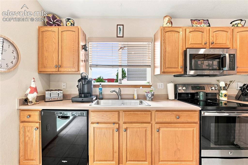 Image 10 of 48: Kitchen