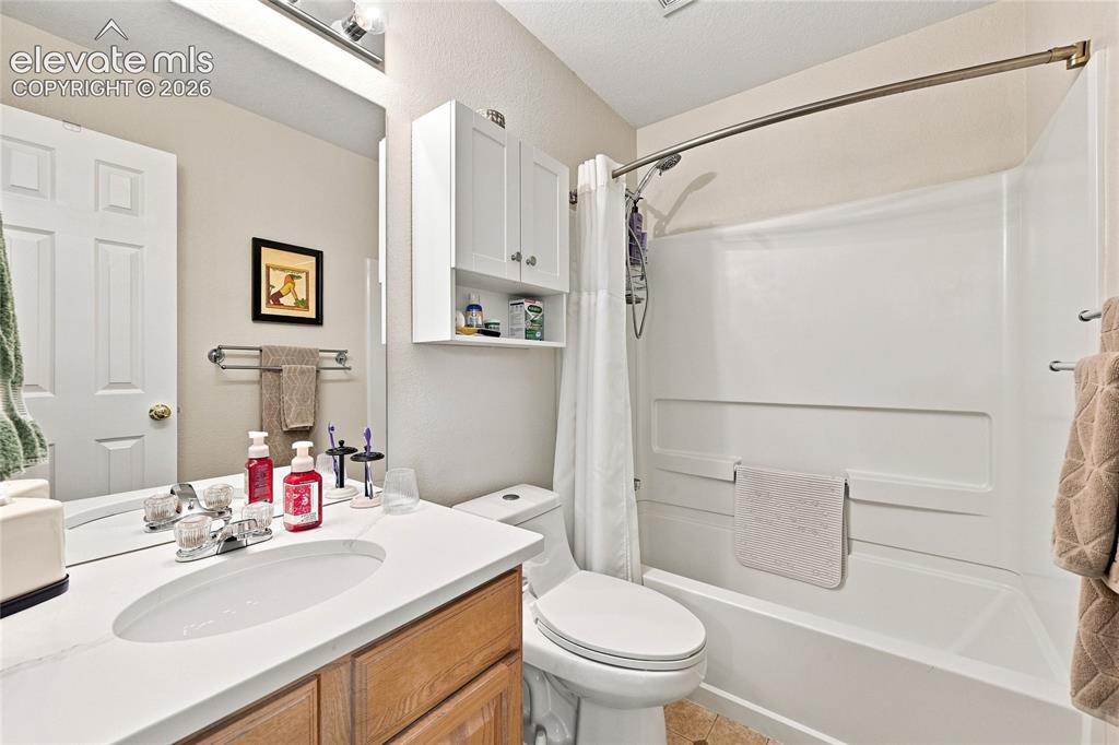Image 16 of 48: Bathroom