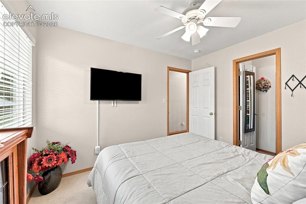 Image 18 of 48: Bedroom