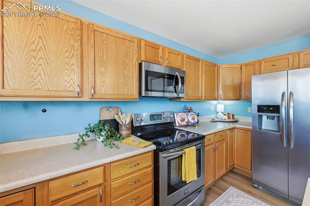 Image 13 of 42: Stainless steel appliances