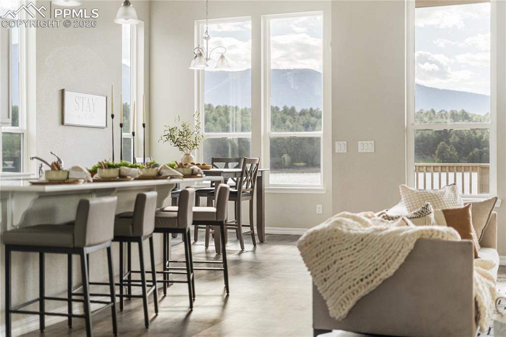 Image 22 of 36: Dining Area