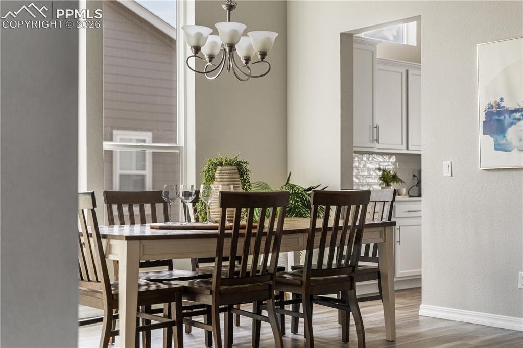 Image 23 of 36: Dining Area