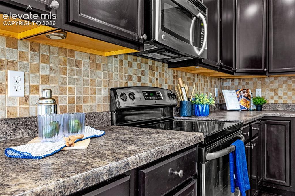 Image 50 of 50: Kitchen