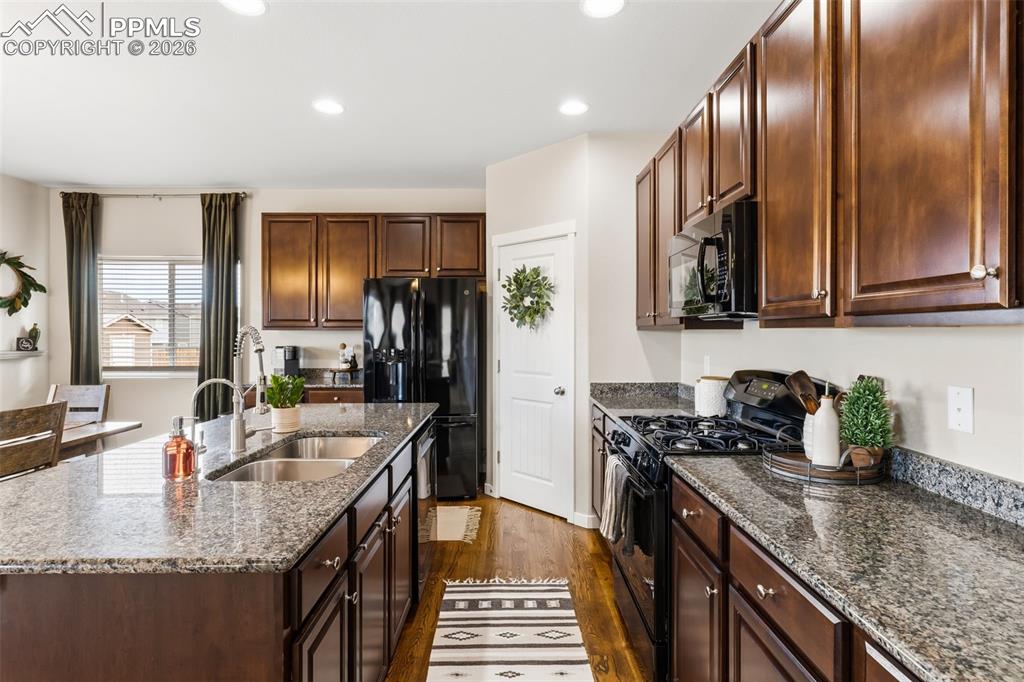 Image 12 of 41: Kitchen