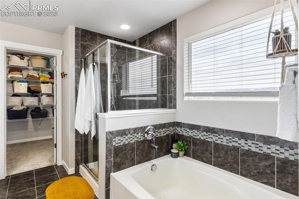 Image 17 of 41: Bathroom