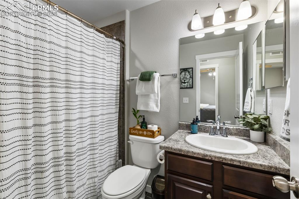 Image 20 of 41: Upstairs full bathroom