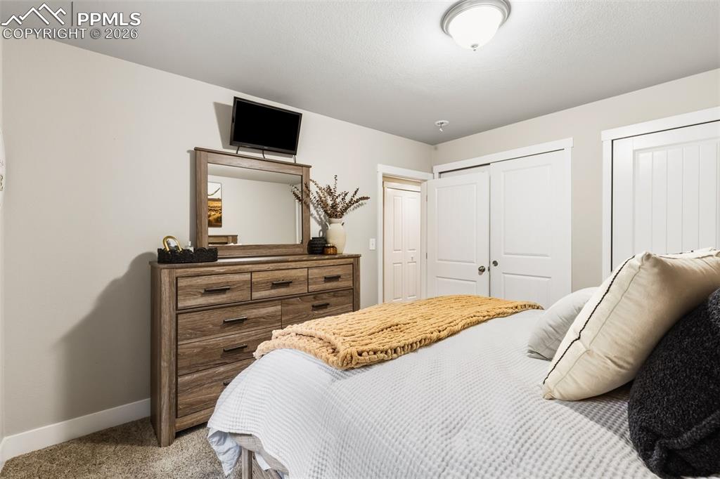 Image 29 of 41: Bedroom