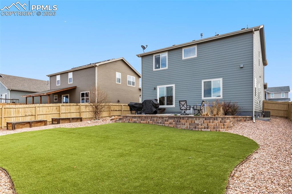 Image 34 of 41: Back of Structure