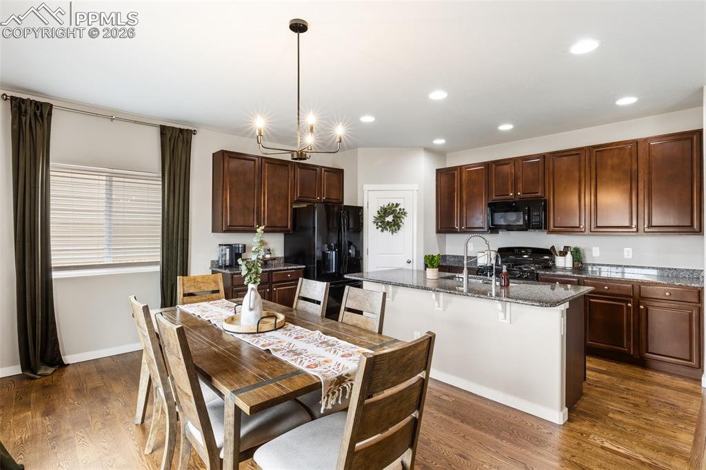 Image 9 of 41: Kitchen