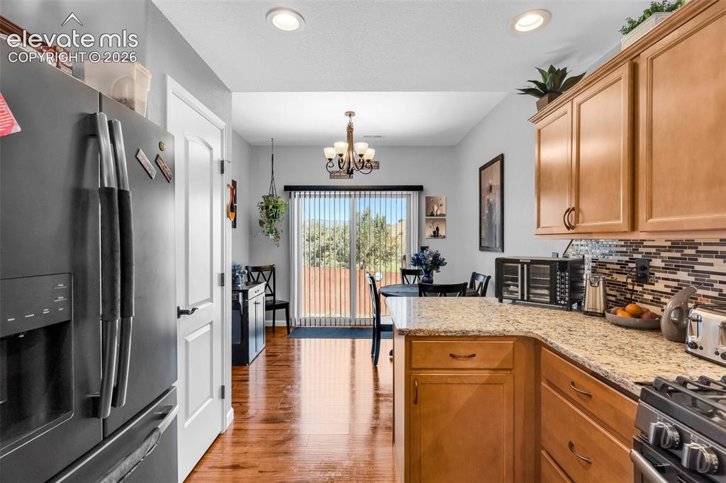 Image 16 of 40: Kitchen