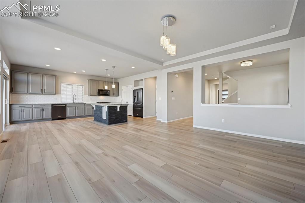 Image 10 of 49: Kitchen