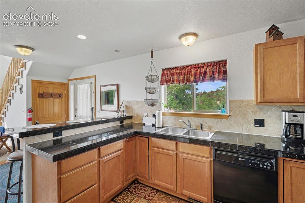 Image 17 of 26: Kitchen