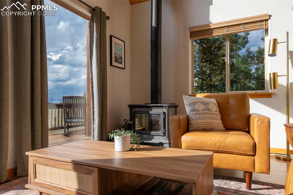 Image 10 of 50: Sitting Room