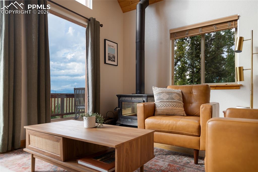 Image 11 of 50: Sitting Room