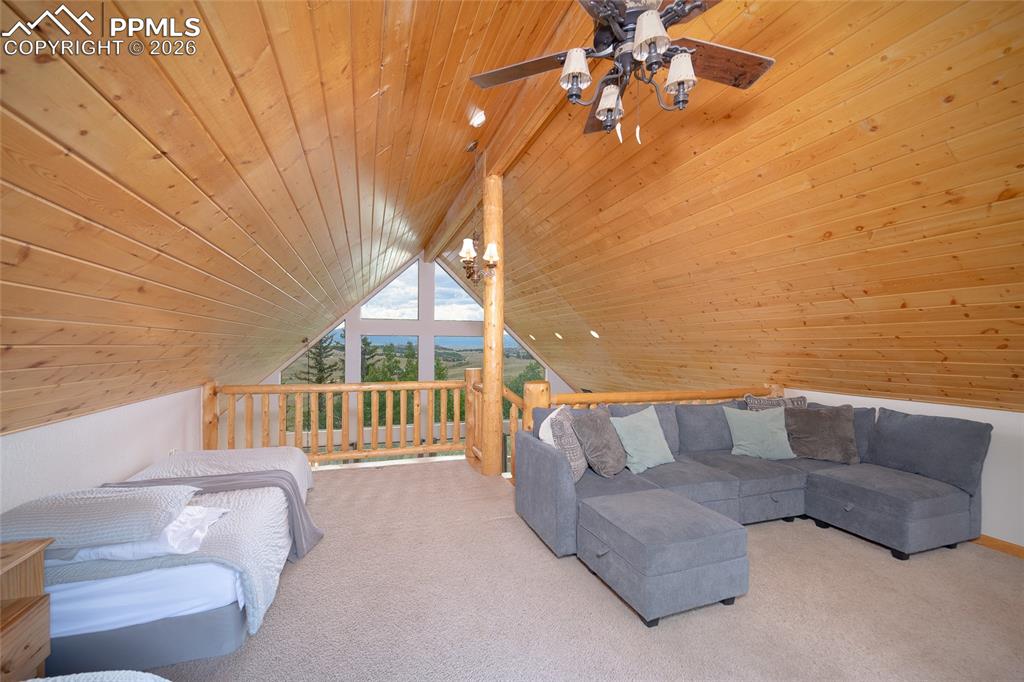 Image 27 of 50: Bedroom