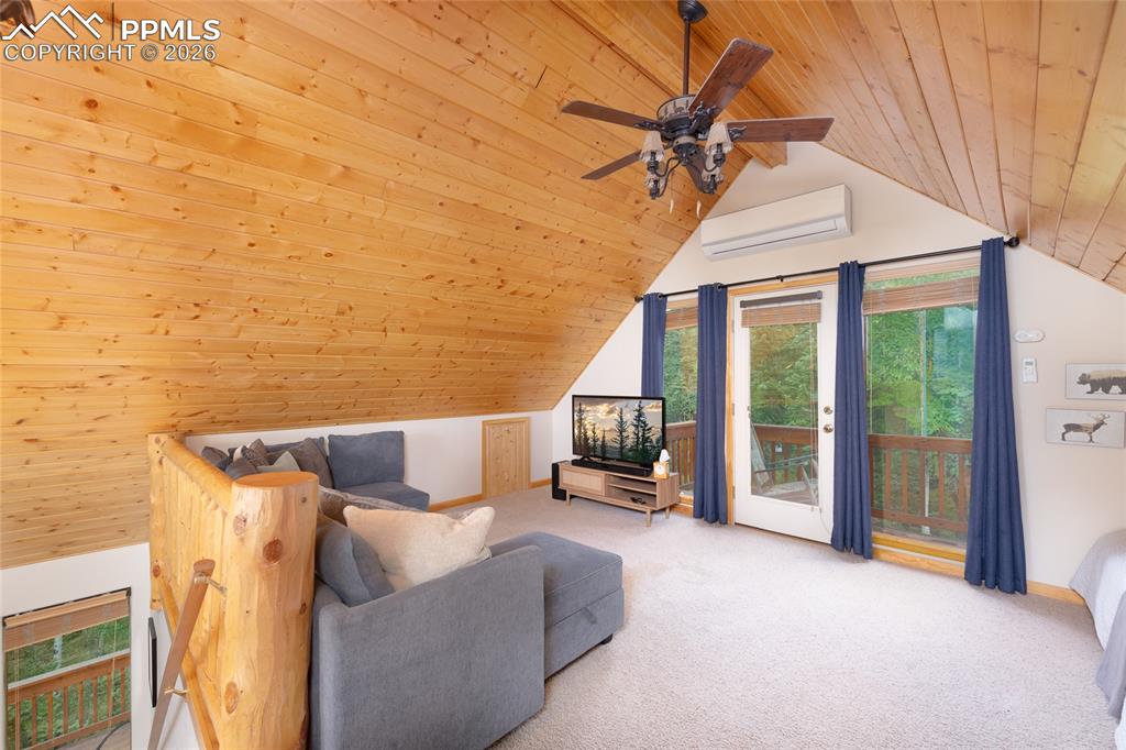 Image 31 of 50: Living Room