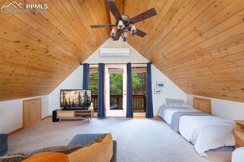 Image 34 of 50: Bedroom